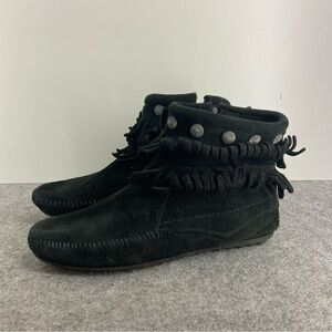 Minnetonka Women's Double Fringe Side Zip Ankle Boots in Black Suede Size 7
